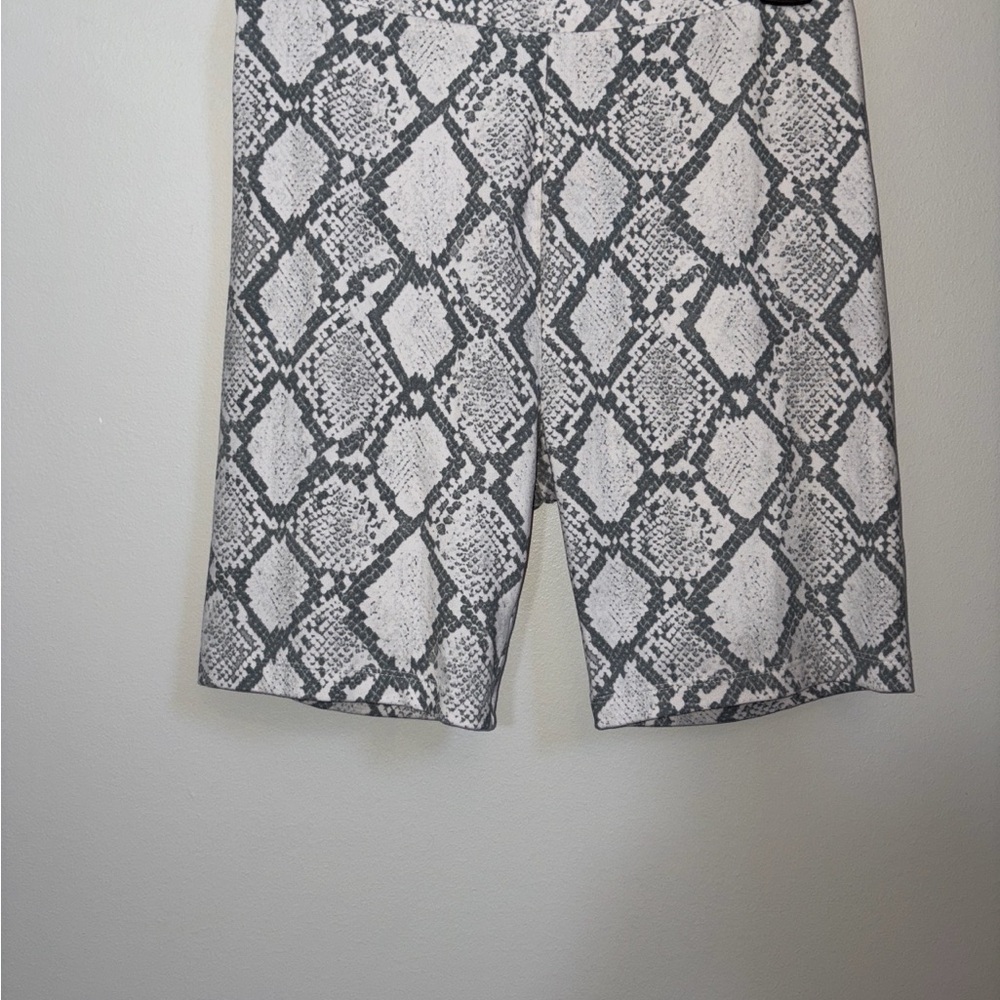 American Eagle Outfitters Snake Print Bike Shorts in Gray and White